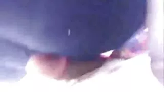 Найз охид Лесбиян энхрийлэлээр дулаацахыг хичээдэг.