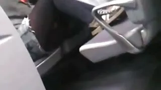 Охин fucks нь новш нь угаалгын өрөө.