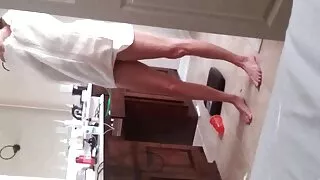 Япон эмэгтэй бэлгийн харьцаанд орсон эр хүнд үйлчлэхэд бэлэн байдаг.