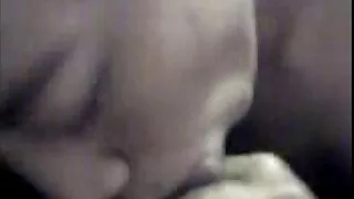 Loll Dam Dames blowjob дээр сайжирч байна.