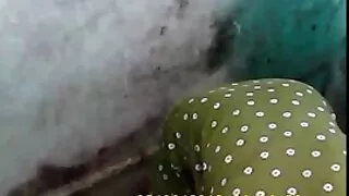 Азийн охин хайртай залгих булэг, долоох бөмбөг нь танихгүй.
