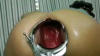 Алдар нүх өрөөнд Anissa Кейт.