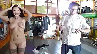 Зөөлөн галзуугийн далд зулзага болон үрж үрийн шингэний түүний ходоод.