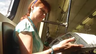 Уруулаас Хар эмэгтэй рүү хатуу шулуун гэдсээр орох.