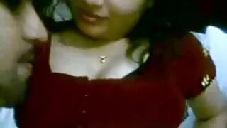 Хойд эцэг нь stepdaughter-ийг илжигэнд бэлгийн харьцаанд оруулсан. Хөхөх аргагүй.