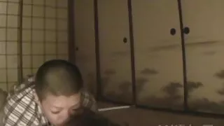 Хүүхэлдэй нь тахиа солигддог.