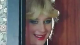 Lia Sky нь хол зайд masturbates бөгөөд студи хүртэл огт байдаггүй.