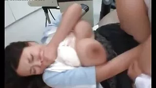 Сара тор masturbates түүний pussy өмнө захирал.