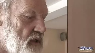 Horny лесбиян. Дотно харилцаанд өртөмтгий.