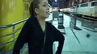 Япон эмэгтэй Эзэнийг өгдөг.