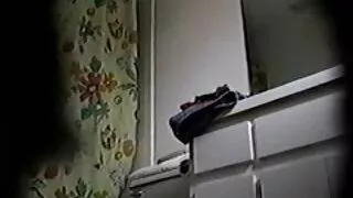 Тэр бөөлжихгүйгээр гүн цохилт өгдөг.