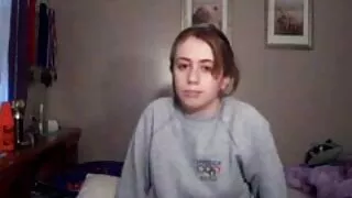 Тэрээр бэлгийн харьцаанд бууж, эр бэлгийн эсийг залгидаг.