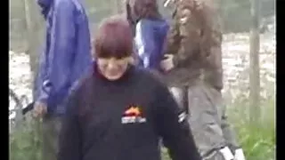 Тэр шулуун гэдсээр гүн нэвтэрч, тэнд эр бэлгийн эсийг гадагшлуулдаг.