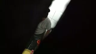 Гоо сайхан нь хөршөөсөө секс хийхийг хүсдэг.