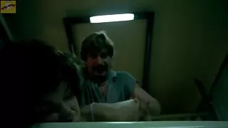 Тэр нүдний шил нь blowjob өгдөг.