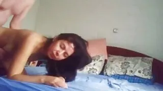 Ганц бие Франц эмэгтэйтэй уулзаж, түүнийг зоддог.