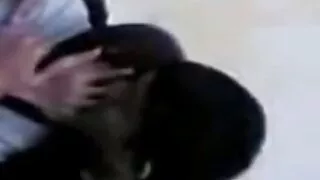 Охин түүнтэй бэлгийн харьцаанд орохоос татгалздаггүй.