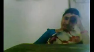 Өрөөний хамтрагч Fucks Женев нь үсэрхэг pussy.
