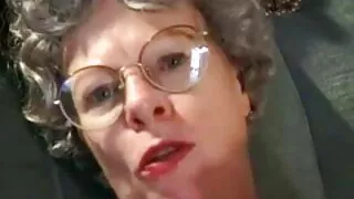 Булэг нь түүний илжиг дээр шивээс дүүрэн.