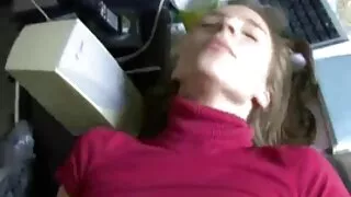 Кубын эмэгтэй Шинэ жилийн ааштай зөндөө солигдсон байна.