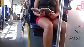 Аманд асар том хар тахиа.  Цагаан cutie болон ebony.