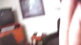 Охин нь найзыгаа секс хийхийг дууддаг.