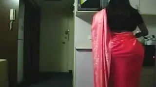 Стриптизийн дараа хөлөө тараана.