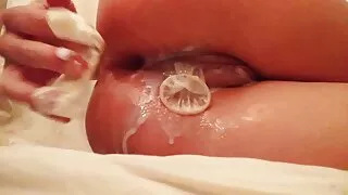 Moona могой нь Handjob болон blowjob.