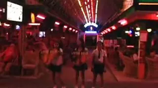Халзан эмэгтэй гал тогооны өрөөнд Negritos нь fucks.