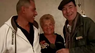 Азийн загвар өмсөгч уран бүтээлчийн хорхойг дарж чадлаа.