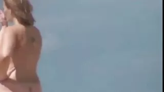 Азийн хараацайнуудын хойлог гүн, licks бөмбөг.