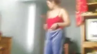 Буржгар хар эмэгтэй найзтайгаа бэлгийн харьцаанд ордог.